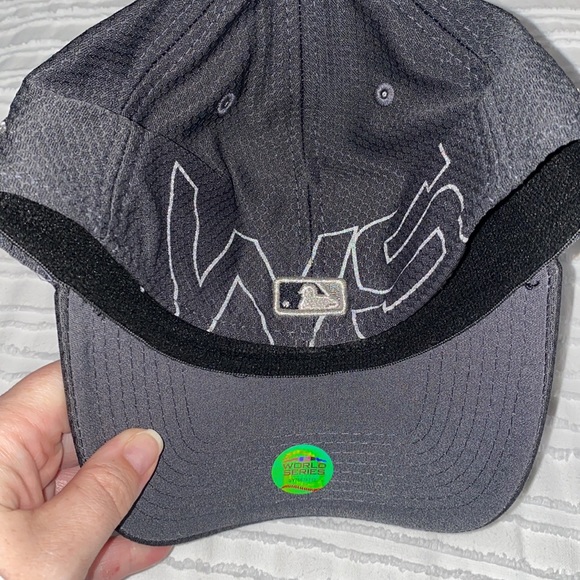 NEW New Era 2018 Boston World Series ChampS LOCKER ROOM HAT - Picture 4 of 4